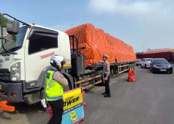 Kapolda Jabar Tinjau Pos Cipali, Tegaskan Pembatasan Operasional Kendaraan Sumbu 3 Selama Nataru 2025/2026