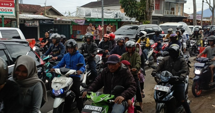 Volume Kendaraan Menuju Ciwidey Meningkat, Polisi Terapkan 7 Kali One Way