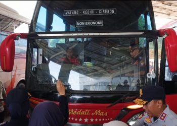 Jamin Keselamatan Penumpang Nataru, Polres Cirebon Kota dan Dishub Periksa Ketat Puluhan Bus