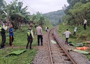 Tertemper KA Malang–Bandung, Polsek Cibatu Evakuasi Jasad Lansia di Garut