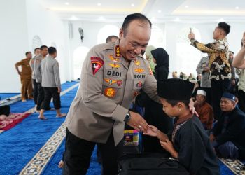 Wakapolri Serahkan Santunan dan Bantuan Sosial di SMA Kemala Taruna Bhayangkara Bogor