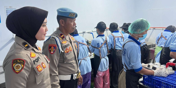 Polres Garut Kawal Program Gizi Anak Sekolah, Pastikan Dapur SPPG Beroperasi Optimal
