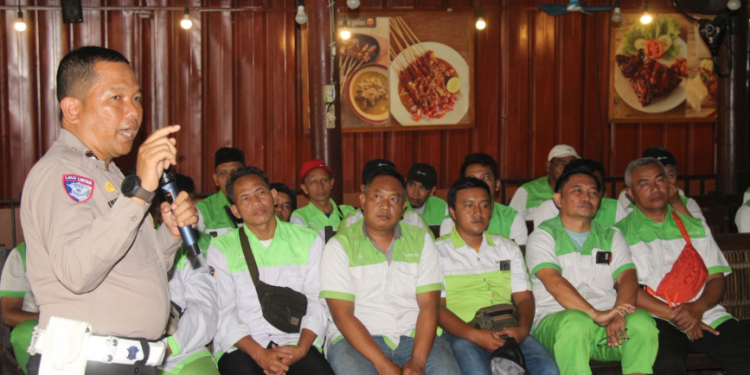 Polres Purwakarta Tingkatkan Keselamatan Pengemudi Bus, Gencarkan Edukasi dan Tes Alkohol