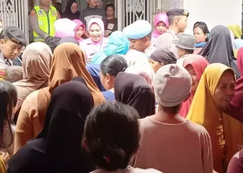 Gerak Cepat Polres Karawang Tangani Keluhan Kesehatan Pengungsi Banjir Karangligar