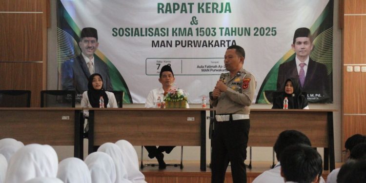 Bangun Karakter Disiplin, Satlantas Polres Purwakarta Edukasi Pelajar MAN Melalui ‘Polantas Menyapa’