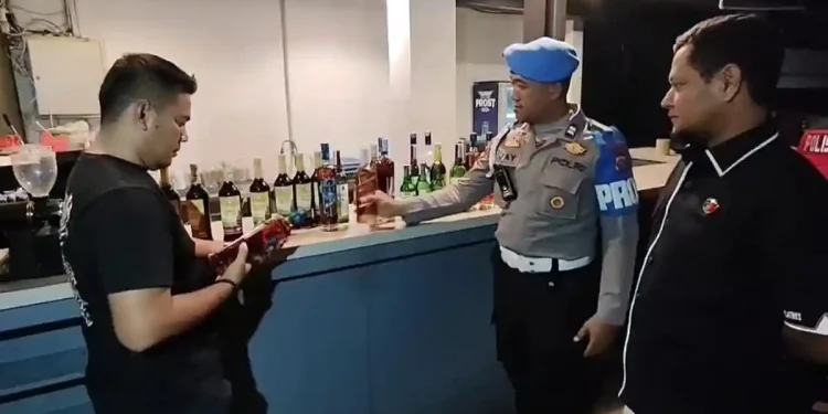 Bongkar “Bunker” Miras di Balik Ruang Karaoke, Polresta Cirebon Sisir Tempat Hiburan Malam