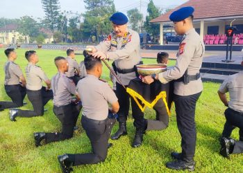Pimpin Tradisi Kenaikan Pangkat 108 Personel, Dansat Brimob Polda Jabar Tekankan Peningkatan Tanggung Jawab