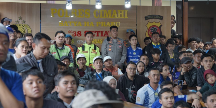 Nobar Persib vs Persija di Polres Cimahi Berujung Umrah Gratis untuk 10 Bobotoh