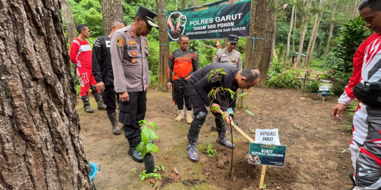Kapolres Sukabumi Kota Duduk Bareng Bobotoh, Nobar Persib vs Persija Penuh Keakraban