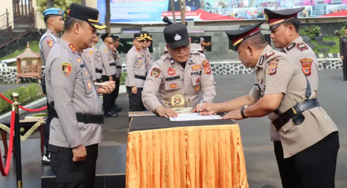 Polres Ciamis Gelar Sertijab Pejabat Strategis dan Wisuda Purnabakti Personel Polri
