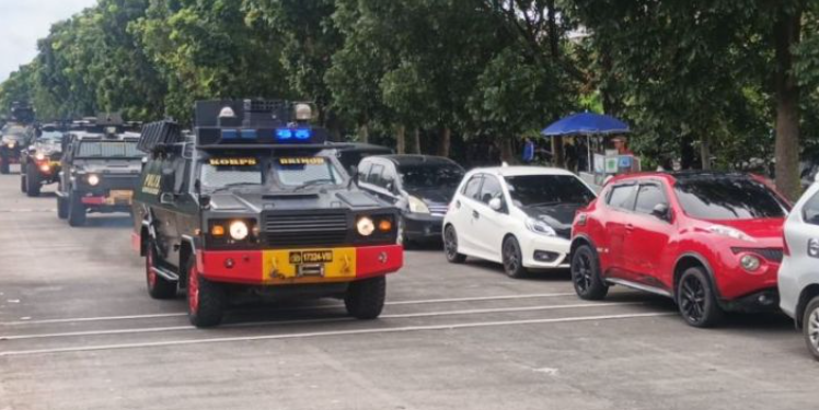 Polda Jabar Kawal Tim Persija dengan Rantis Jelang Laga Kontra Persib