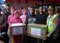 Ringankan Beban Warga, Polda Jabar dan Bhayangkari Peduli Salurkan Bansos di Titik Banjir Karangligar