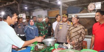 Pastikan Harga Sembako Stabil dan Stok Aman, Kapolresta Cirebon dan Forkopimda Sidak Dua Pasar