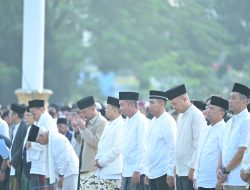 Kapolda Jabar Bersama PJ. Gubernur Jabar, Kajati Jabar, dan FKPD Provinsi Jabar Shalat Idul Fitri 1445 H di Tingkat Provinsi Jawa Barat