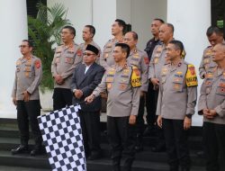 KAPOLDA JABAR BERSAMA PJU POLDA JABAR MELAKSANAKAN SIMBOLIS PEMBERANGKATAN ROMBONGAN UMROH AL-AMMAN TOUR