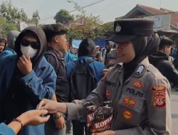 Polres Garut Kawal Aksi Demo Dengan Humanis