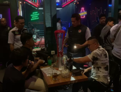 Petugas Gabungan Gelar Razia Miras Dan Tes Urine Di THM Kota Bogor, 5 Orang Positif Narkoba