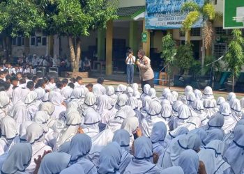 Cegah Kenakalan Remaja, Polresta Cirebon Edukasi Siswa SMPN 1 Plumbon