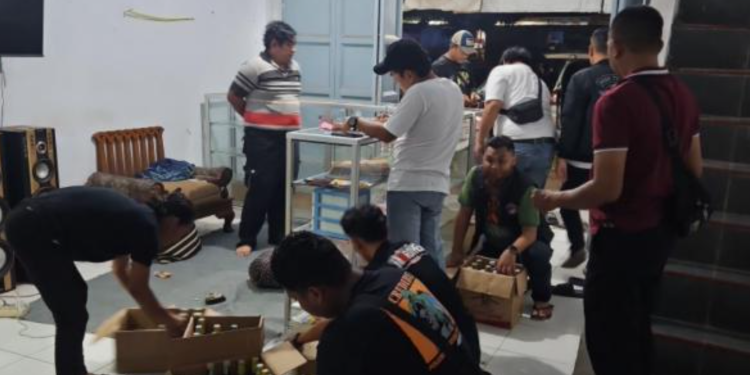 Polres Subang Amankan Ratusan Botol Miras Ilegal di Subang