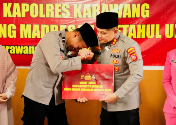 Kapolres Karawang Dukung Pendidikan Agama, Wakafkan Tanah untuk Madrasah Miftahul Ulum