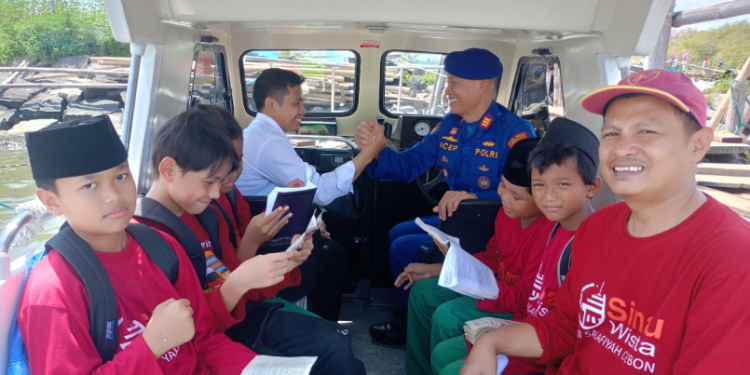 Sat Polairud Polres Cirebon Kota Gelar Perpustakaan Apung: Menyemai Literasi dan Cinta Maritim di Kalangan Anak Pesisir