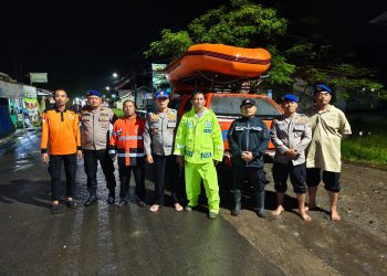 Satpolairud Cirebon Kota Sigap Evakuasi Warga Terdampak Banjir