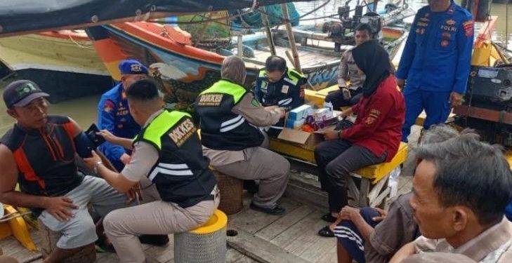 Polres Cirebon Kota Gelar Klinik Apung, Layani Kesehatan Nelayan Pesisir
