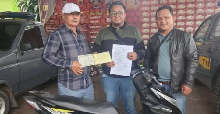 Polres Cianjur Kembalikan Motor milik Kades Cikande Yang Hilang 7 Tahun