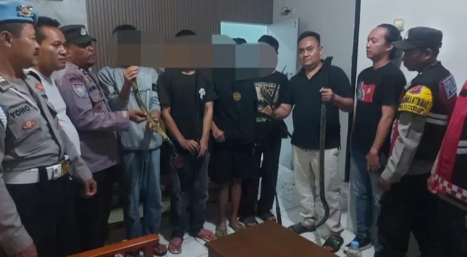 Polres Indramayu Amankan Empat Remaja Pelaku Tawuran: Senjata Tajam dan Sepeda Motor Disita