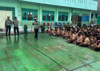 Police Goes to School: Satlantas Purwakarta Sambangi SMP Kampanyekan Keselamatan Berlalu Lintas