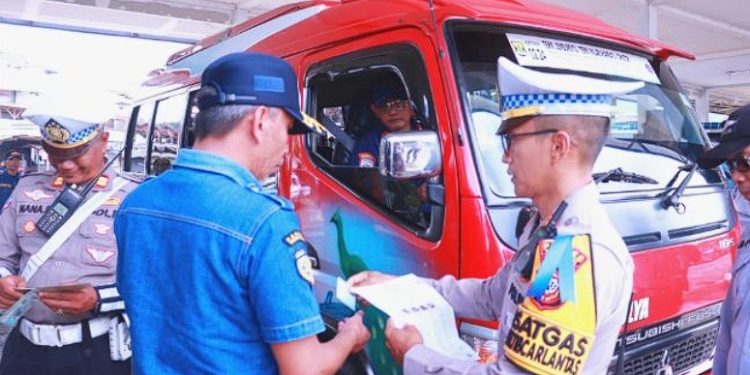 Polres Sukabumi Lakukan Pemeriksaan Kendaraan Umum dan Tes Urine di Terminal Palabuhanratu