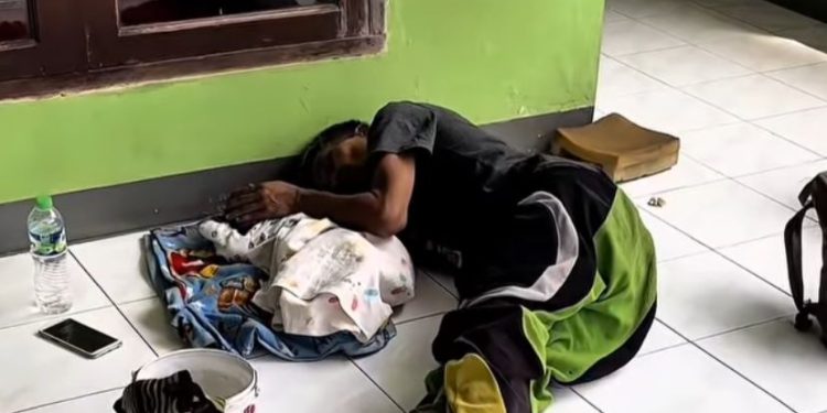 Kisah Haru, Polisi Cimahi Baik Hati Selamatkan Bapak Badut dan Bayi 2 Bulan yang Diusir