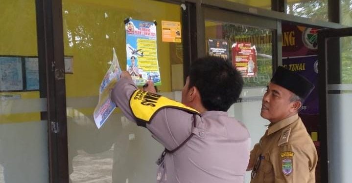 Polsek Cimaragas Gencar Sosialisasi Mudik Lebaran, Pasang Baliho dan Pamflet Himbauan Keselamatan