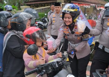 Polres Subang Berbagi Takjil Jelang Berbuka Puasa, Wujud Kepedulian Polri di Bulan Ramadhan