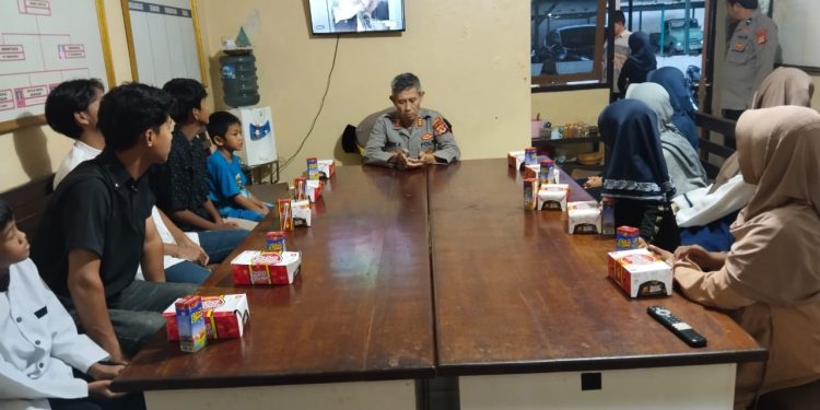 Polsek Garawangi Gelar Buka Puasa Bersama Anak Yatim Piatu, Jalin Silaturahmi dan Sampaikan Pesan Kamtibmas
