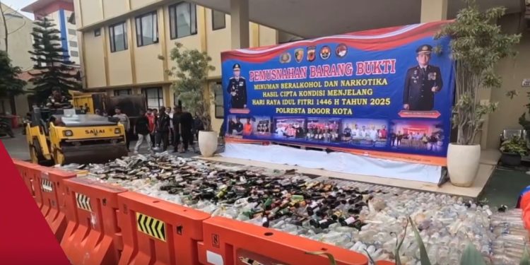 Polresta Bogor Kota Musnahkan Ribuan Botol Miras dan Narkotika