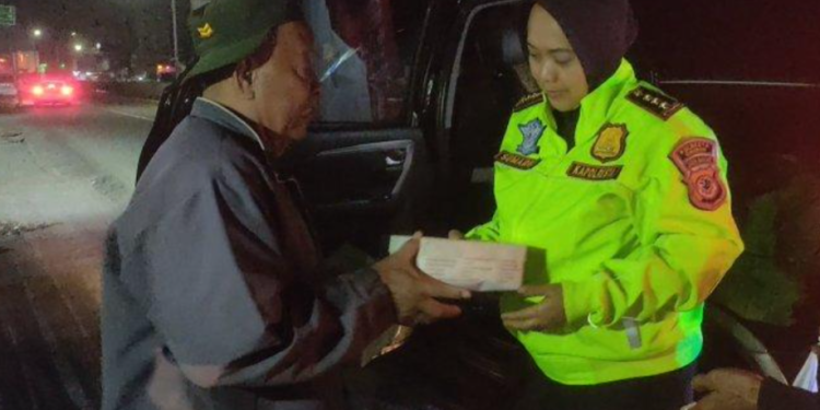 Patroli Sahur Polresta Cirebon: Amankan Ramadan, Jalin Keakraban