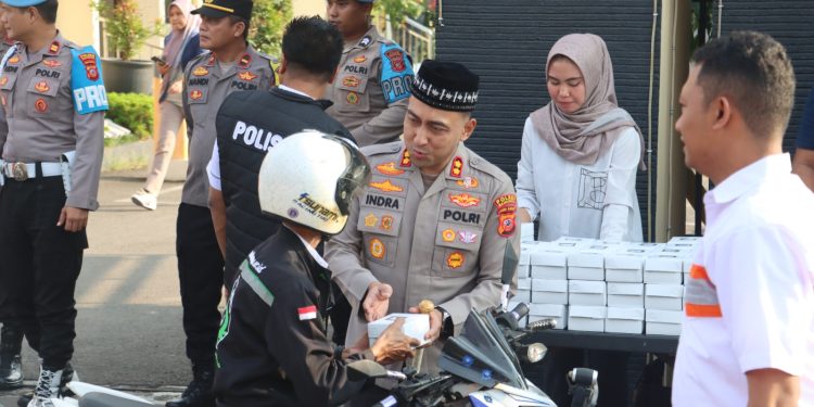 Polres Majalengka Tebar Kebaikan: 250 Paket Takjil Gratis Ramaikan Sore Ramadhan