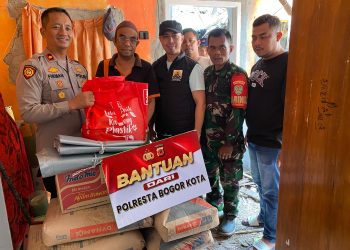Rumah Rusak Akibat Cuaca Ekstrem, Polresta Bogor Kota Beri Bantuan ke Warga Cikaret