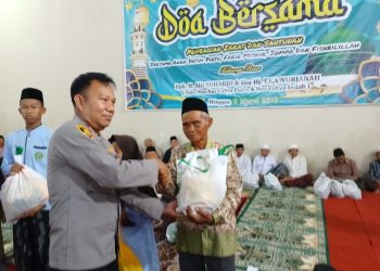 Kapolsek Jatibarang Bagikan Santunan di Bulan Ramadan, Tunjukkan Kepedulian Polri