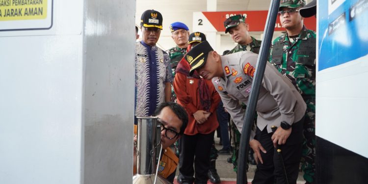 Polres Cirebon Kota Bersama Pemkot Periksa SPBU, Pastikan Takaran BBM Akurat Jelang Mudik Lebaran 2025