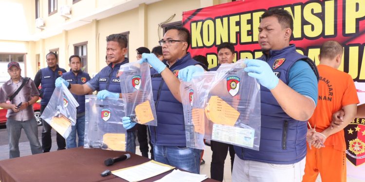 Polres Banjar Ungkap Kasus Penipuan dan Penggelapan Mobil, Tiga Pelaku Ditangkap