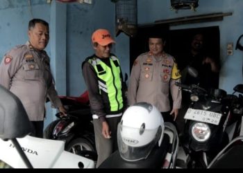Polsek Pameungpeuk Beri Kado Istimewa: Motor Baru untuk Tukang Ojek Korban Penipuan