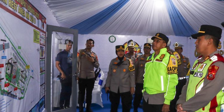 Kapolda Jabar Tinjau Langsung Pos Pengamanan di Cirebon: Pastikan Kesiapsiagaan Menyambut Arus Mudik Lebaran 2025
