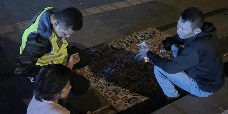 Personel Polres Bogor Selamatkan Wanita yang Coba Bunuh Diri di Jalan Alternatif Pakansari