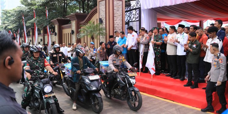 TNI-Polri Bagi 161 Ribu Paket Bansos Jelang Ramadhan: Sinergi untuk Negeri
