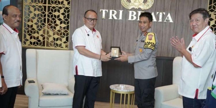 Kapolda Jabar Irjen Akhmad Wiyagus Raih Penghargaan “Tokoh Olahraga Jawa Barat” atas Dedikasi di PON XXI Aceh-Sumut 2024