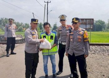 Polres Ciamis Apresiasi Warga yang Jaga Perlintasan Kereta Api