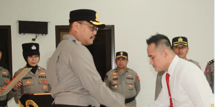 Polres Purwakarta Beri Penghargaan Personel Berprestasi, Dorong Kinerja Optimal