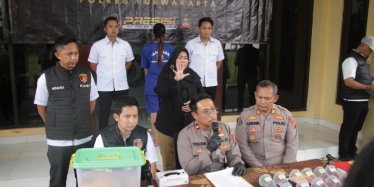 Polres Purwakarta Ungkap Kasus Penipuan Arisan Rp1 Miliar, IRT Ditangkap